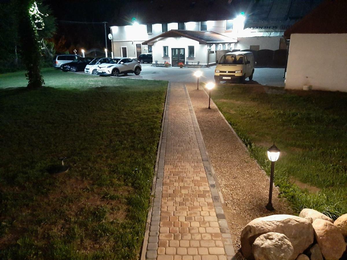 Zajazd Zamkowy - Schlossgasthof Кронк Екстер'єр фото