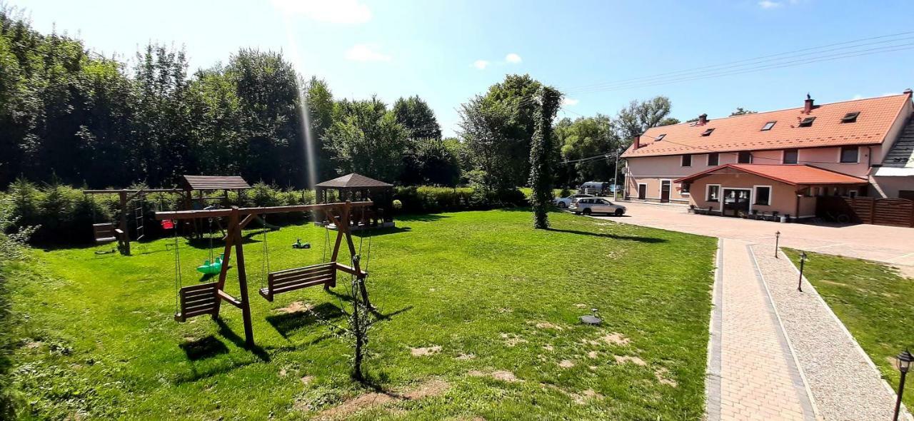 Zajazd Zamkowy - Schlossgasthof Кронк Екстер'єр фото